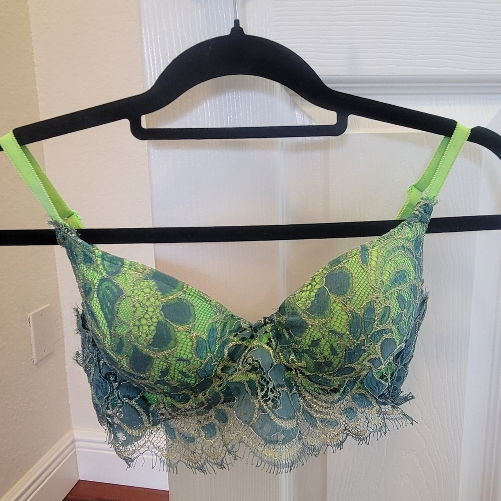 Victoria Secret Bra (34b)
